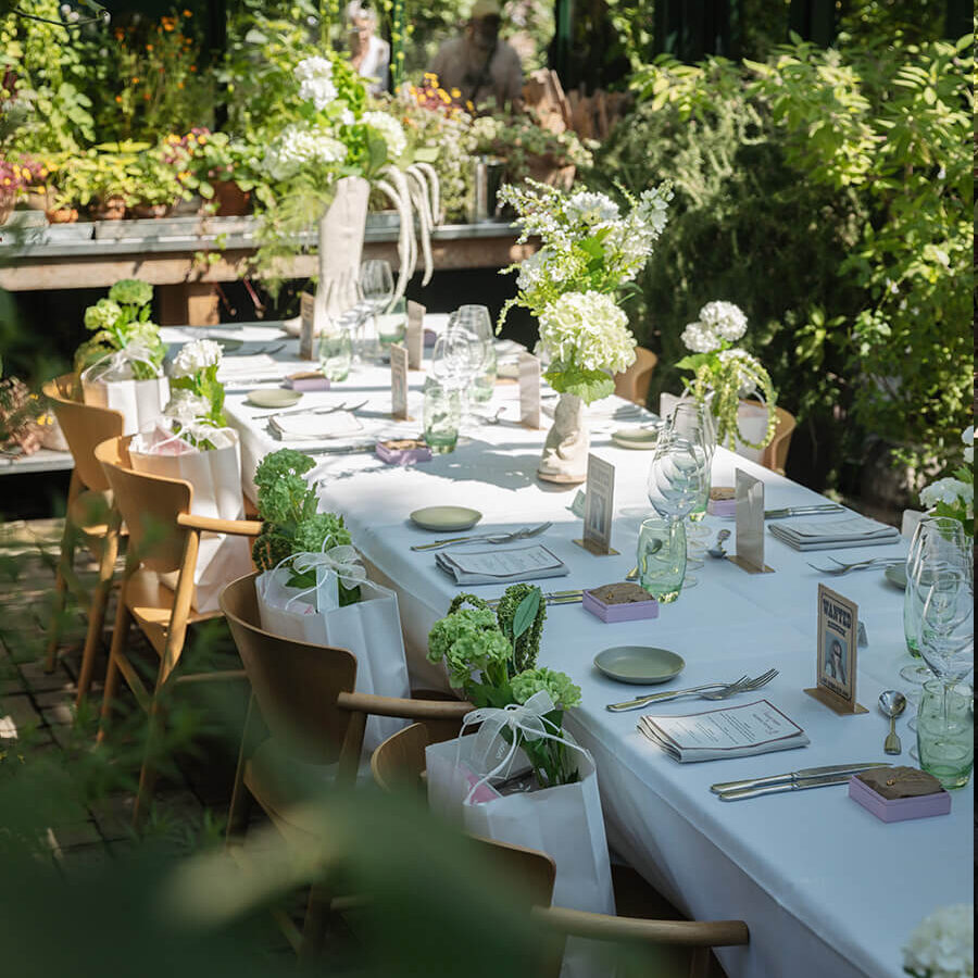 Intim-og-privat-selskab-i-Tivoli